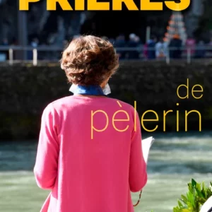 Pèlerin prie à Lourdes devant la grotte.