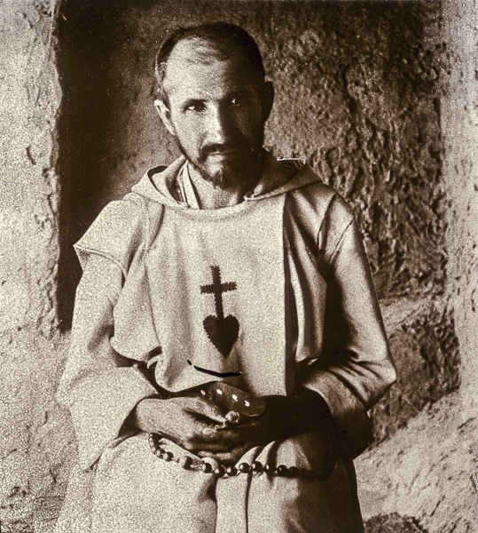 Le PËre Charles de Foucauld (1858-1916) ‡ Tamanrasset (AlgÈrie). Vers 1907.  //
Brother Charles de Foucauld (1858-1916) at Tamanrasset (Algeria). Ca. 1907.