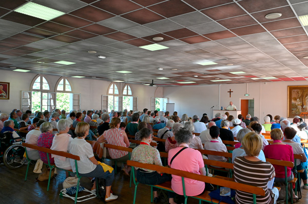 Elles ont lieu mercredi, jeudi et vendredi à 11h00, 14h et à 15h15 dans diverses salles du Sanctuaire. Elles sont toutes données trois fois, chaque jour à la même heure dans le même lieu.