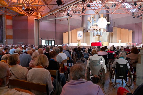 Elles ont lieu les mercredi, jeudi et vendredi à 11h00, à 14h et à 15h15 à l’Eglise Sainte Bernadette