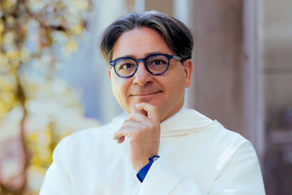 Une pluie de rose, Le Rosaire, ses couleurs et ses fleurs