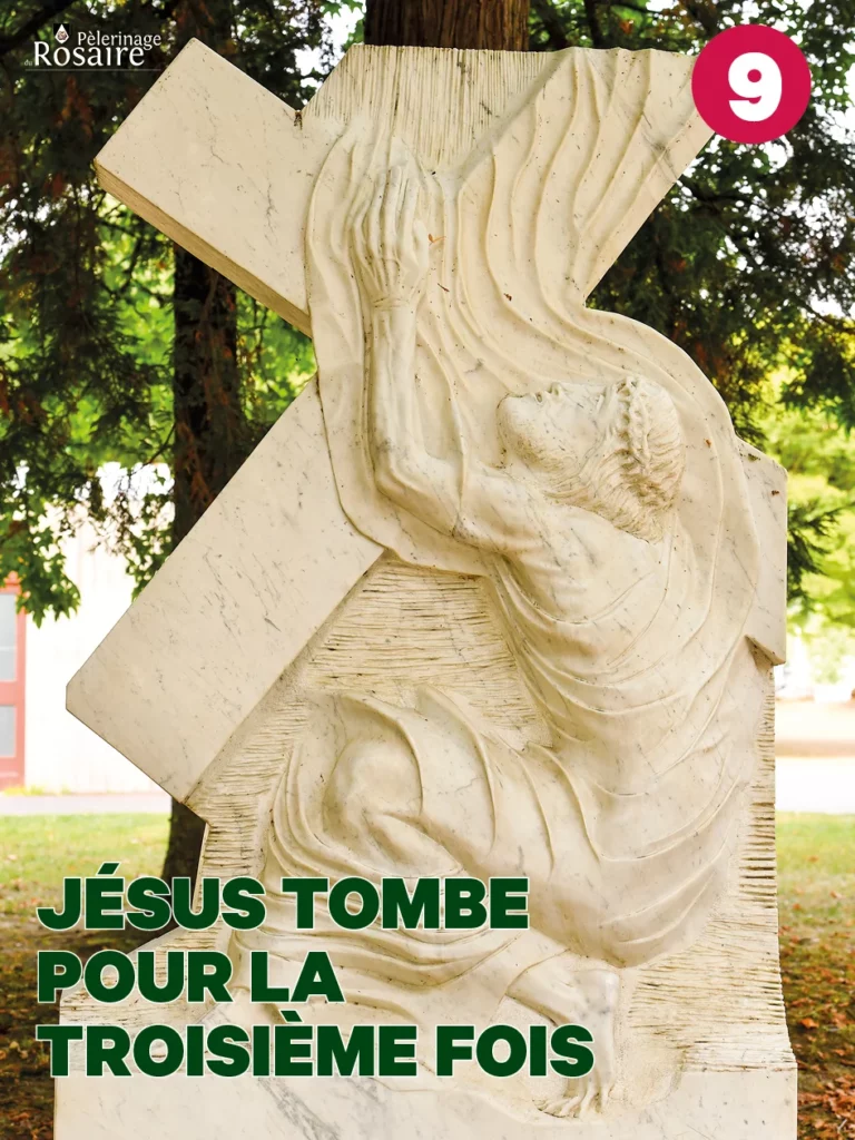 Statue de Jésus tombant pour la troisième fois