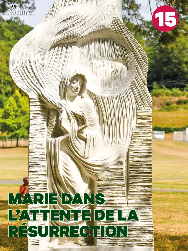 Sculpture de Marie dans l'attente de la résurrection