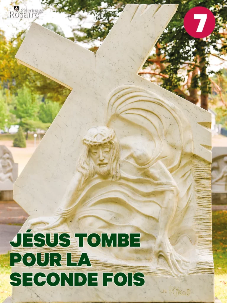 Sculpture de Jésus tombant pour la deuxième fois
