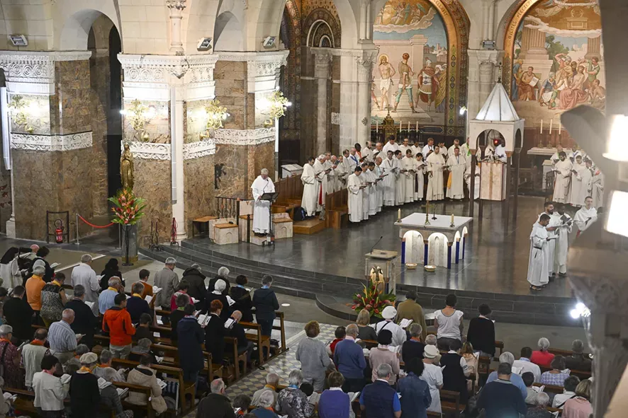 Messe à l'église d'Abu Gosh, Israël